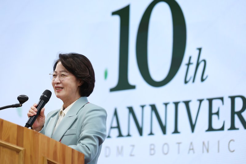 포천 국립수목원에서 국내외 생태·환경 관계자 만난 추미애, “DMZ는 생명을 지켜온 공간. 보존하고 평화의 상징으로 지켜나가야”